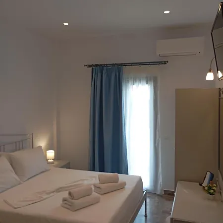 Ifestia Aparthotel Kamari (Santorini)