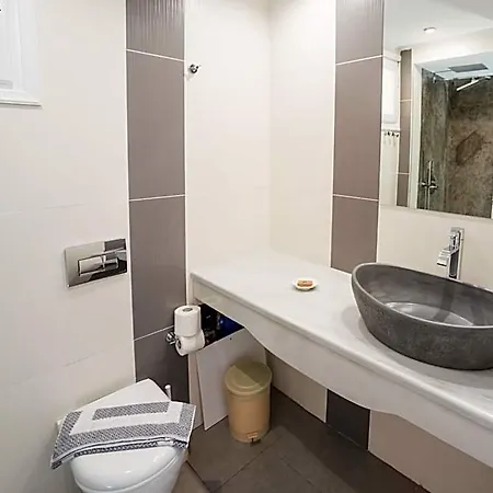 Ifestia 4* Kamári