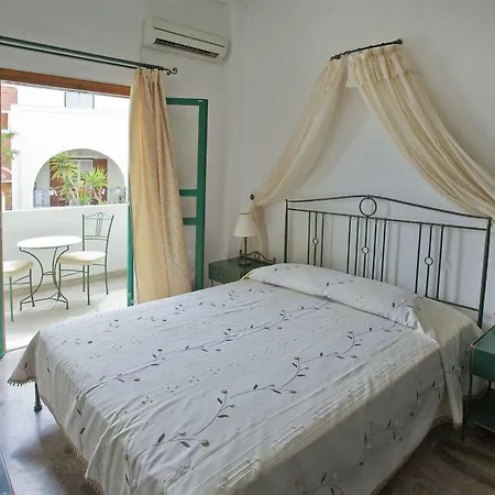 Ifestia Kamari (Santorini)