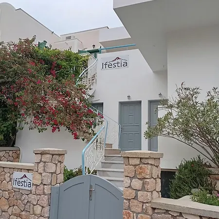 Ifestia Apartahotel