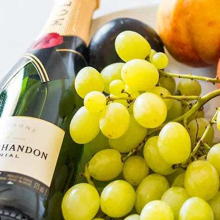 Ifestia 아파트호텔 Kamári